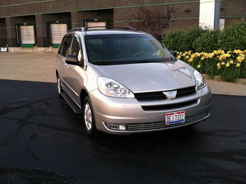 Le 3.3l v6 5 speed fully loaded low miles entertainment system clean no problems
