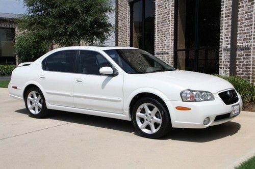 Glacier pearl white,se,v-6,auto,moonroof,rear spoiler,very nice &amp; clean car!