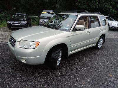 2006 subaru forester, no reserve, looks and runs like new, one owner, runs great