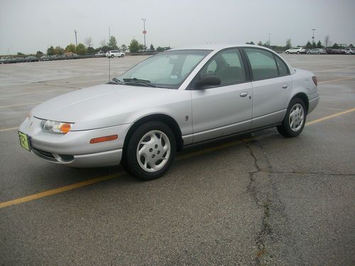 2002 saturn sl2 with 5 speed manual / cd/ipod/usb / 36mpg / only 85040 miles