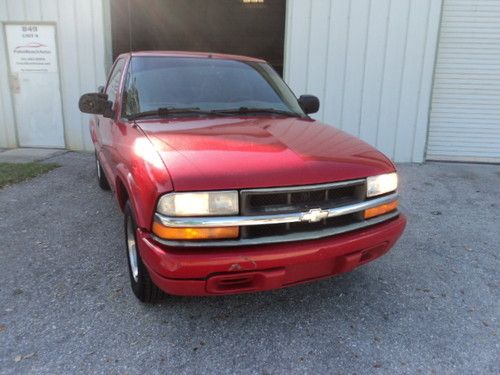 2000 chevrolet s10 ls standard cab pickup 2-door 2.2l