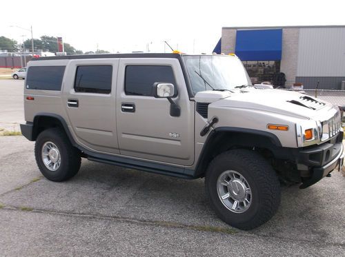 2003 hummer h2 loaded with many extras!