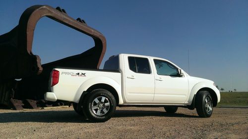 2011 nissan frontier pro-4x crew cab truck white v6