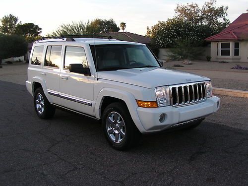 44k miles! transferable chrysler ser contract, 4x4 limited , hemi, showroom cond