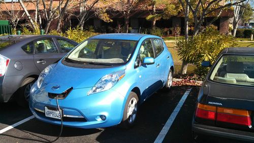 Ocean blue all electric leaf 17k miles many extras
