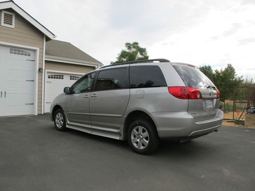 2006 toyota sienna le wheelchair accessible ramp van