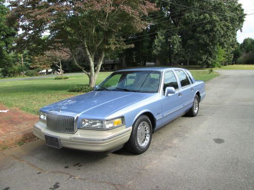 1995 lincoln town car base sedan 4-door 4.6l