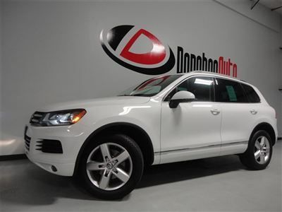 Pano sunroof, navigation, heated leather seats, reverse camera, warranty, pre-q