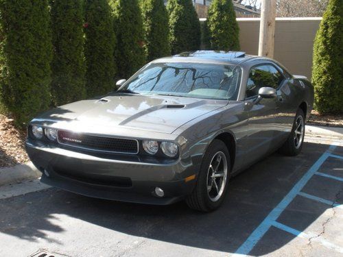 2010 dodge challenger se coupe 2-door 3.5l