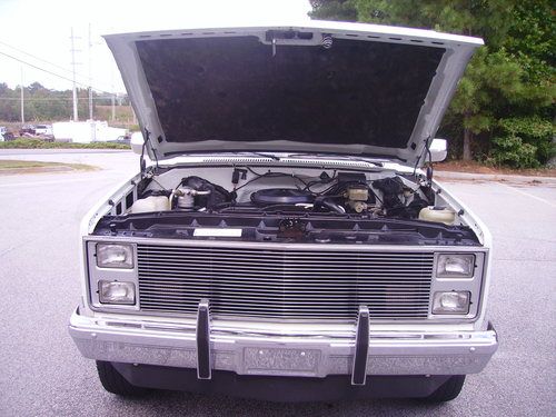 1985 Silverado 10 4X4 REAL NICE 87 Model FI V8 Engine 4 Speed Manuel Cold A/C, image 9