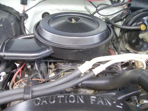 1985 Silverado 10 4X4 REAL NICE 87 Model FI V8 Engine 4 Speed Manuel Cold A/C, image 10