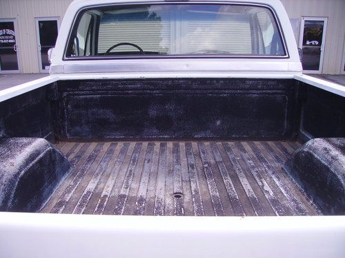 1985 Silverado 10 4X4 REAL NICE 87 Model FI V8 Engine 4 Speed Manuel Cold A/C, image 11