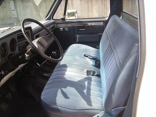 1985 Silverado 10 4X4 REAL NICE 87 Model FI V8 Engine 4 Speed Manuel Cold A/C, image 15