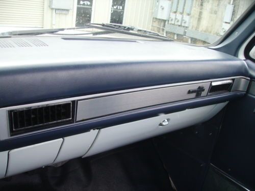 1985 Silverado 10 4X4 REAL NICE 87 Model FI V8 Engine 4 Speed Manuel Cold A/C, image 21