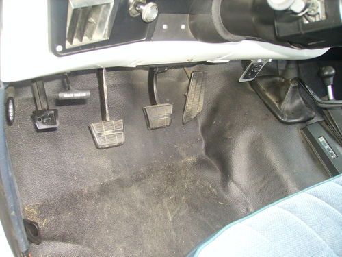 1985 Silverado 10 4X4 REAL NICE 87 Model FI V8 Engine 4 Speed Manuel Cold A/C, image 23