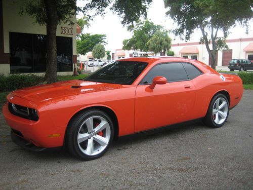 2010 dodge challenger srt8