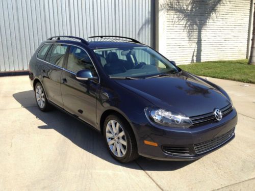 2010 volkswagen jetta se wagon 4-door  2.5l  panoramic sunroof