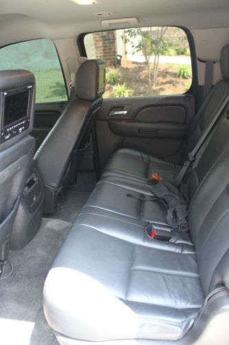 2010 Chevrolet Suburban 1500 LT, image 3
