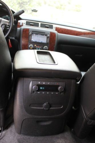 2010 Chevrolet Suburban 1500 LT, image 4