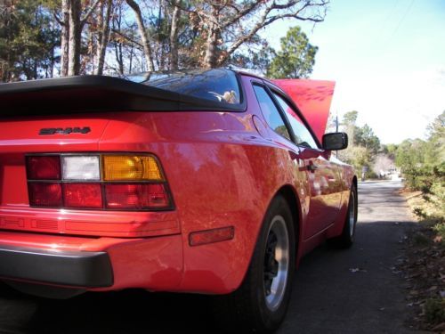 1983 Porsche 944 Base Coupe 2-Door 2.5L, image 2