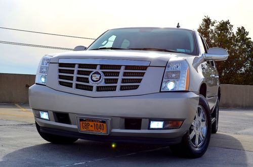 * 2007 cadillac escalade awd * no reserve * navigation * rear camera * sunroof