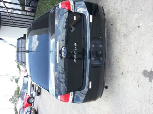2008 Ford Focus SE Sedan 4-Door 2.0L, image 2