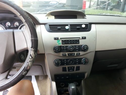 2008 Ford Focus SE Sedan 4-Door 2.0L, image 4