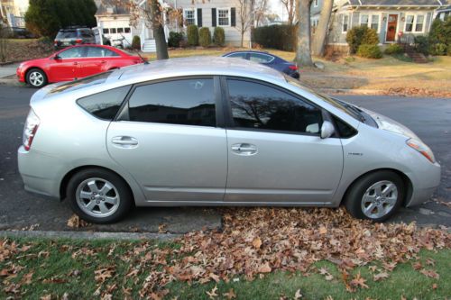 Loaded 2006 toyata prius w/ leather interior, dvd nav, jbl premium sound + more!