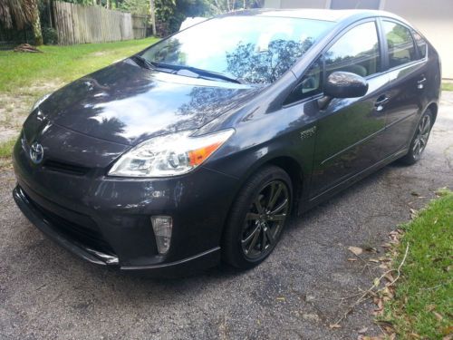 2012 toyota prius iii with factory appearance package, rims, leather, nav