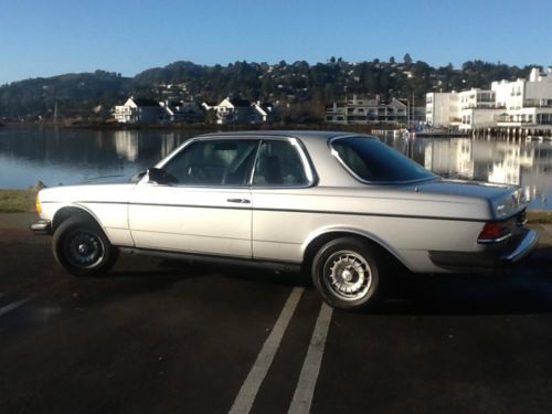 Mercedes-Benz 300 CD / CDT Turbo Diesel California Rust Free W123 Original Coupe, image 2