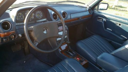 Mercedes-Benz 300 CD / CDT Turbo Diesel California Rust Free W123 Original Coupe, image 8