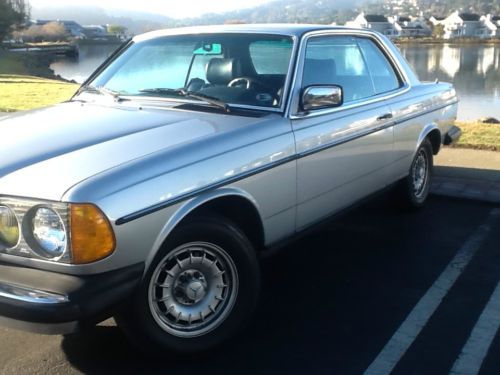 Mercedes-Benz 300 CD / CDT Turbo Diesel California Rust Free W123 Original Coupe, image 24