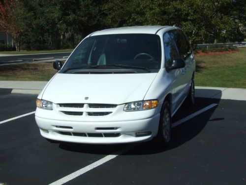 Dodge es is a dodge badged equivalent of the chyrsler town and country