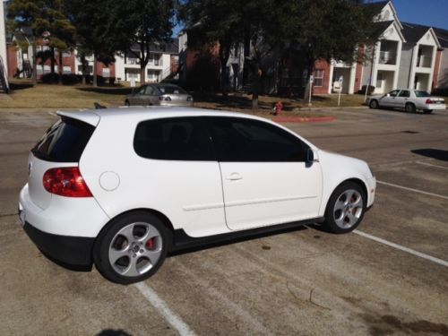 2008 volkswagen gti base hatchback 2-door 2.0l-white with red calipers