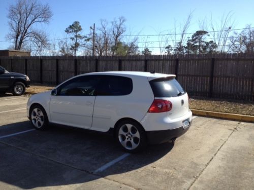 2008 Volkswagen GTI Base Hatchback 2-Door 2.0L-White with red calipers, image 3