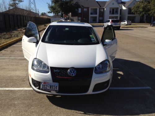 2008 Volkswagen GTI Base Hatchback 2-Door 2.0L-White with red calipers, image 5