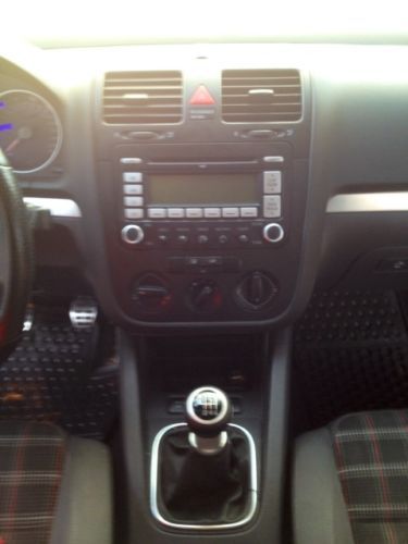 2008 Volkswagen GTI Base Hatchback 2-Door 2.0L-White with red calipers, image 7