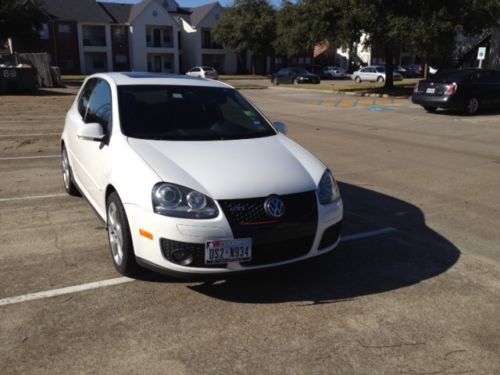 2008 Volkswagen GTI Base Hatchback 2-Door 2.0L-White with red calipers, image 9