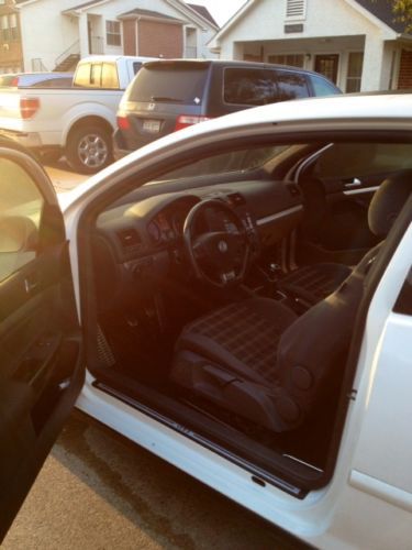 2008 Volkswagen GTI Base Hatchback 2-Door 2.0L-White with red calipers, image 11