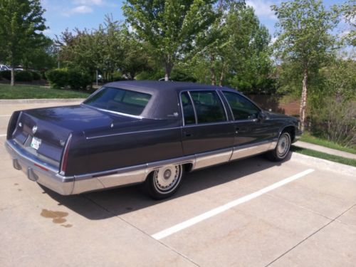 1994 Cadillac Fleetwood Brougham Sedan 4-Door 5.7L, US $3,999.00, image 2