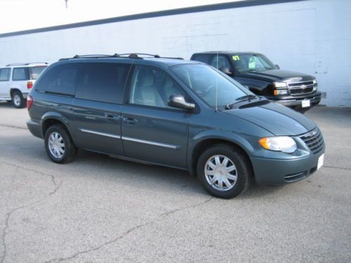 2005 chrysler town &amp; country touring handicap accessible &amp; drivable van