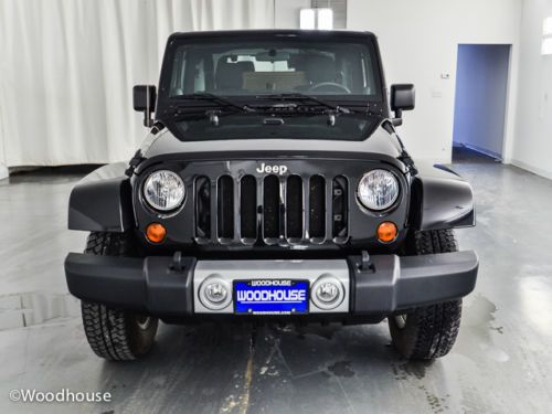 SUV 3.6L CD 4x4 Security System Keyless Entry 4WD manual transmission A/C ABS, image 4