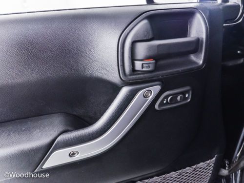 SUV 3.6L CD 4x4 Security System Keyless Entry 4WD manual transmission A/C ABS, image 19