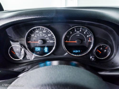 SUV 3.6L CD 4x4 Security System Keyless Entry 4WD manual transmission A/C ABS, image 20