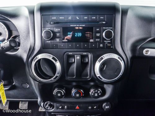 SUV 3.6L CD 4x4 Security System Keyless Entry 4WD manual transmission A/C ABS, image 21