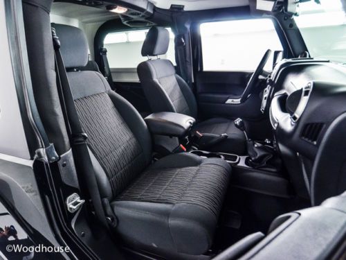 SUV 3.6L CD 4x4 Security System Keyless Entry 4WD manual transmission A/C ABS, image 24