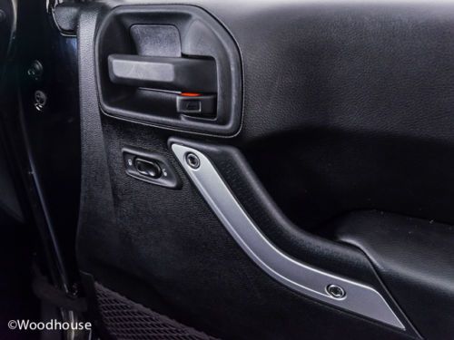 SUV 3.6L CD 4x4 Security System Keyless Entry 4WD manual transmission A/C ABS, image 25