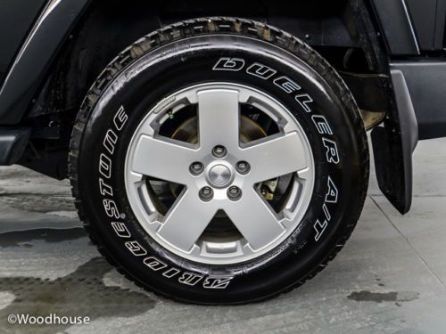 SUV 3.6L CD 4x4 Security System Keyless Entry 4WD manual transmission A/C ABS, image 31