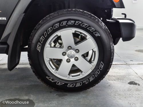 SUV 3.6L CD 4x4 Security System Keyless Entry 4WD manual transmission A/C ABS, image 33