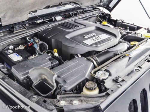 SUV 3.6L CD 4x4 Security System Keyless Entry 4WD manual transmission A/C ABS, image 37